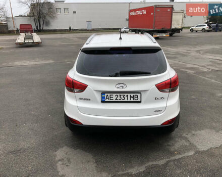 Белый Хендай их35, объемом двигателя 2 л и пробегом 120 тыс. км за 13500 $, фото 4 на Automoto.ua