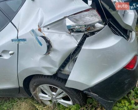 Белый Хендай их35, объемом двигателя 2 л и пробегом 107 тыс. км за 5500 $, фото 7 на Automoto.ua