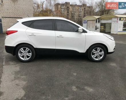 Белый Хендай их35, объемом двигателя 2 л и пробегом 120 тыс. км за 13500 $, фото 6 на Automoto.ua