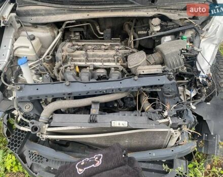 Белый Хендай их35, объемом двигателя 2 л и пробегом 107 тыс. км за 5500 $, фото 8 на Automoto.ua