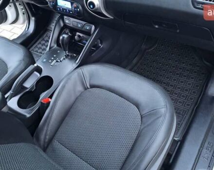 Білий Хендай іх35, об'ємом двигуна 2 л та пробігом 208 тис. км за 13999 $, фото 32 на Automoto.ua