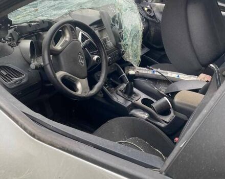 Белый Хендай их35, объемом двигателя 2 л и пробегом 107 тыс. км за 5500 $, фото 5 на Automoto.ua