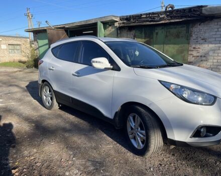 Белый Хендай их35, объемом двигателя 2 л и пробегом 125 тыс. км за 12699 $, фото 1 на Automoto.ua