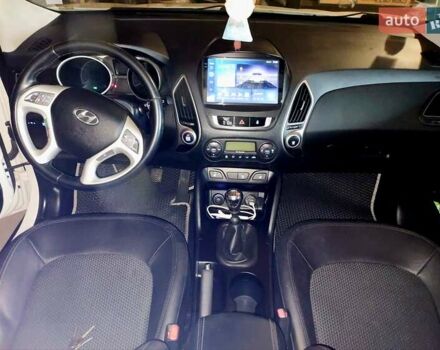 Білий Хендай іх35, об'ємом двигуна 1.69 л та пробігом 218 тис. км за 13800 $, фото 5 на Automoto.ua