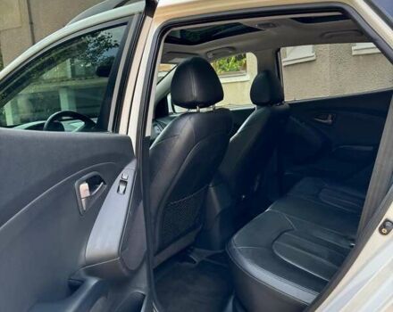 Белый Хендай их35, объемом двигателя 2 л и пробегом 108 тыс. км за 14299 $, фото 10 на Automoto.ua