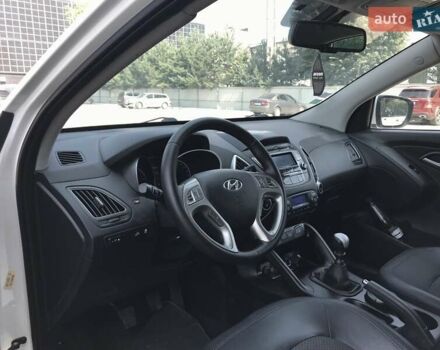 Білий Хендай іх35, об'ємом двигуна 1.7 л та пробігом 187 тис. км за 11850 $, фото 37 на Automoto.ua