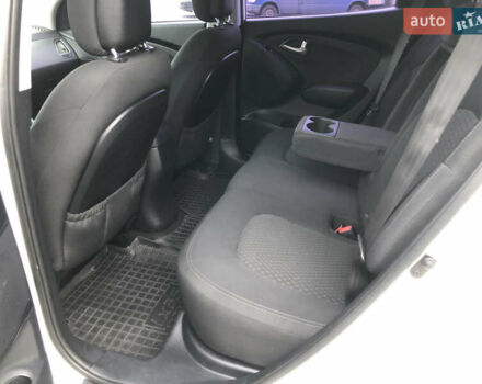 Белый Хендай их35, объемом двигателя 2 л и пробегом 120 тыс. км за 13500 $, фото 10 на Automoto.ua