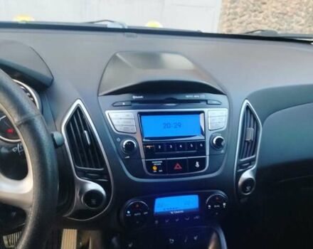 Белый Хендай их35, объемом двигателя 2 л и пробегом 190 тыс. км за 13300 $, фото 7 на Automoto.ua