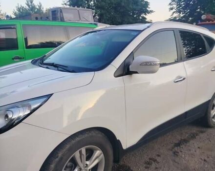 Белый Хендай их35, объемом двигателя 2 л и пробегом 190 тыс. км за 13300 $, фото 5 на Automoto.ua