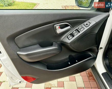 Білий Хендай іх35, об'ємом двигуна 2 л та пробігом 144 тис. км за 16000 $, фото 23 на Automoto.ua