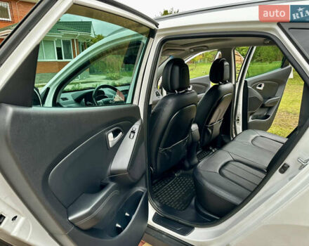 Білий Хендай іх35, об'ємом двигуна 2 л та пробігом 144 тис. км за 16000 $, фото 20 на Automoto.ua