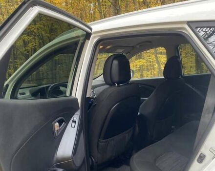 Хендай их35 2013 в Львове на Automoto.ua Белый Хендай их35, объемом двигателя 2 л и пробегом 297 тыс. км за 10800 $, фото 17 на Automoto.ua