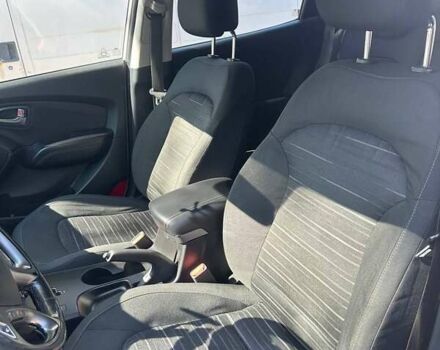 Білий Хендай іх35, об'ємом двигуна 2 л та пробігом 160 тис. км за 12500 $, фото 8 на Automoto.ua