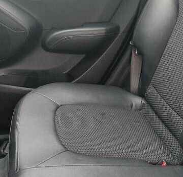 Білий Хендай іх35, об'ємом двигуна 2 л та пробігом 138 тис. км за 13500 $, фото 8 на Automoto.ua