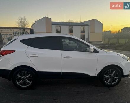 Белый Хендай их35, объемом двигателя 2 л и пробегом 126 тыс. км за 14500 $, фото 6 на Automoto.ua