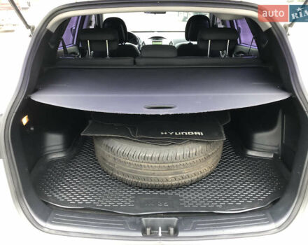 Белый Хендай их35, объемом двигателя 2 л и пробегом 120 тыс. км за 13500 $, фото 12 на Automoto.ua