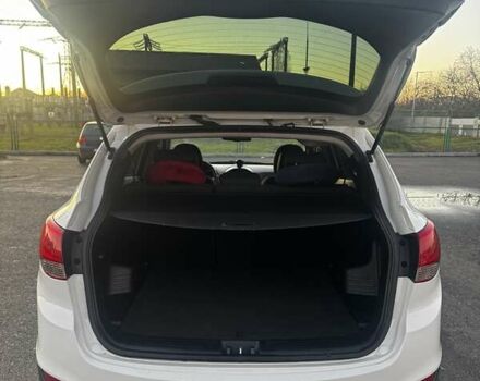 Белый Хендай их35, объемом двигателя 2 л и пробегом 126 тыс. км за 14500 $, фото 11 на Automoto.ua