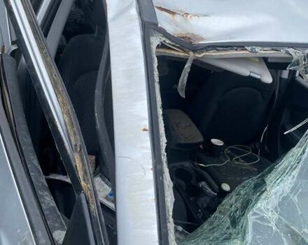 Белый Хендай их35, объемом двигателя 2 л и пробегом 107 тыс. км за 5500 $, фото 3 на Automoto.ua