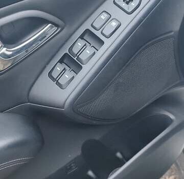 Білий Хендай іх35, об'ємом двигуна 2 л та пробігом 138 тис. км за 13500 $, фото 11 на Automoto.ua