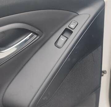 Білий Хендай іх35, об'ємом двигуна 2 л та пробігом 138 тис. км за 13500 $, фото 7 на Automoto.ua