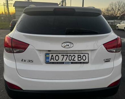 Белый Хендай их35, объемом двигателя 2 л и пробегом 126 тыс. км за 14500 $, фото 4 на Automoto.ua