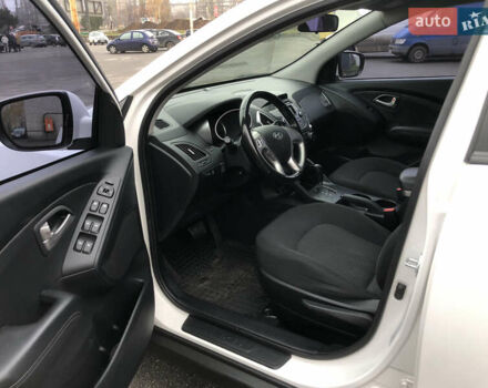 Белый Хендай их35, объемом двигателя 2 л и пробегом 120 тыс. км за 13500 $, фото 9 на Automoto.ua