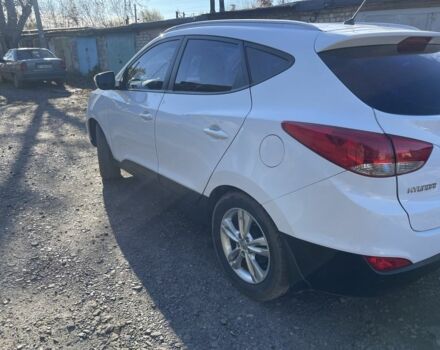 Белый Хендай их35, объемом двигателя 2 л и пробегом 125 тыс. км за 12699 $, фото 3 на Automoto.ua