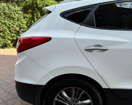 Белый Хендай их35, объемом двигателя 2 л и пробегом 108 тыс. км за 14299 $, фото 4 на Automoto.ua