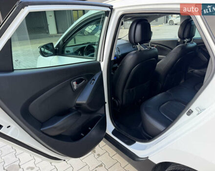 Белый Хендай их35, объемом двигателя 2 л и пробегом 182 тыс. км за 16699 $, фото 30 на Automoto.ua