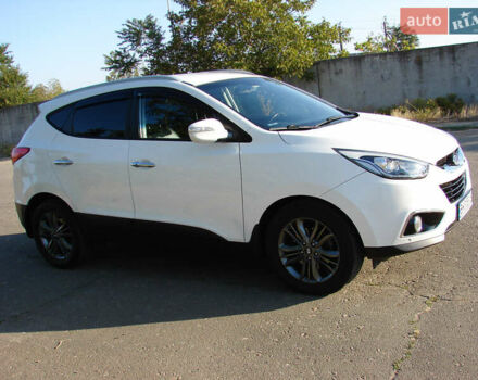 Белый Хендай их35, объемом двигателя 2 л и пробегом 128 тыс. км за 15500 $, фото 5 на Automoto.ua