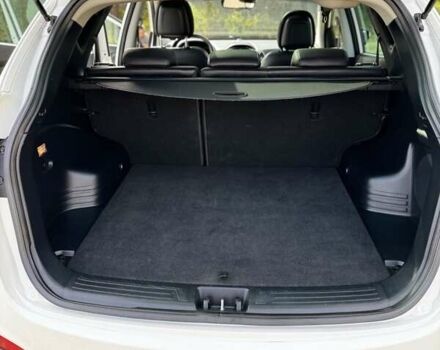 Белый Хендай их35, объемом двигателя 2 л и пробегом 209 тыс. км за 16000 $, фото 14 на Automoto.ua