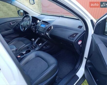 Білий Хендай іх35, об'ємом двигуна 1.69 л та пробігом 161 тис. км за 14200 $, фото 4 на Automoto.ua