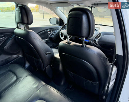 Белый Хендай их35, объемом двигателя 2 л и пробегом 182 тыс. км за 16699 $, фото 41 на Automoto.ua