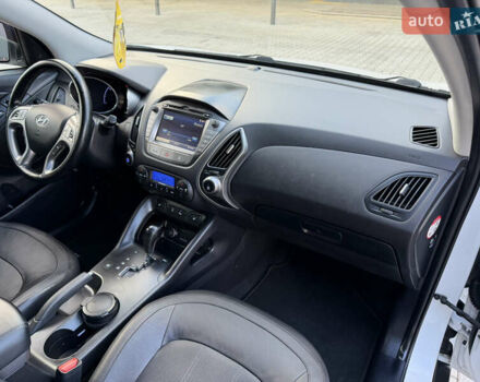 Белый Хендай их35, объемом двигателя 2 л и пробегом 182 тыс. км за 16699 $, фото 46 на Automoto.ua