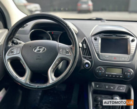 Белый Хендай их35, объемом двигателя 2 л и пробегом 229 тыс. км за 17000 $, фото 9 на Automoto.ua