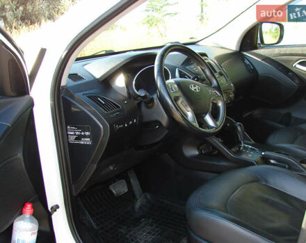 Белый Хендай их35, объемом двигателя 2 л и пробегом 128 тыс. км за 15500 $, фото 11 на Automoto.ua