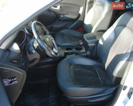 Белый Хендай их35, объемом двигателя 2 л и пробегом 128 тыс. км за 15500 $, фото 12 на Automoto.ua