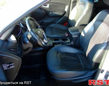 Білий Хендай іх35, об'ємом двигуна 2 л та пробігом 128 тис. км за 16000 $, фото 6 на Automoto.ua