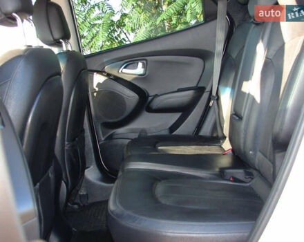 Белый Хендай их35, объемом двигателя 2 л и пробегом 128 тыс. км за 15500 $, фото 17 на Automoto.ua