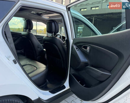 Белый Хендай их35, объемом двигателя 2 л и пробегом 182 тыс. км за 16699 $, фото 44 на Automoto.ua