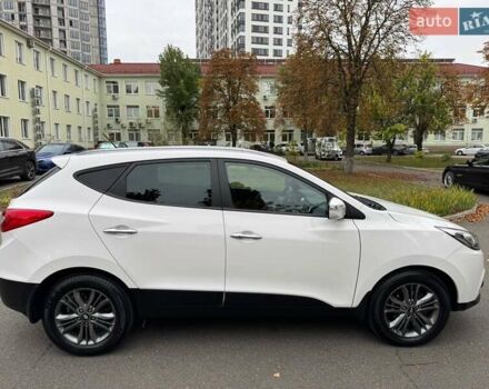 Білий Хендай іх35, об'ємом двигуна 2 л та пробігом 108 тис. км за 15888 $, фото 6 на Automoto.ua