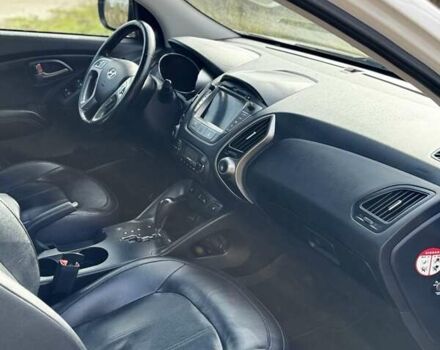 Белый Хендай их35, объемом двигателя 2 л и пробегом 209 тыс. км за 16000 $, фото 11 на Automoto.ua