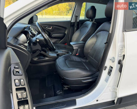 Белый Хендай их35, объемом двигателя 2 л и пробегом 182 тыс. км за 16699 $, фото 18 на Automoto.ua