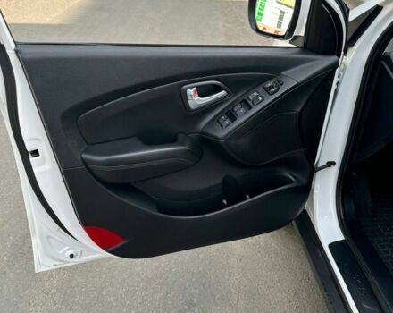 Белый Хендай их35, объемом двигателя 2 л и пробегом 159 тыс. км за 16000 $, фото 7 на Automoto.ua