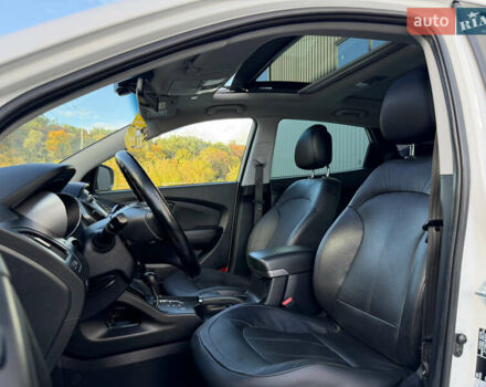 Белый Хендай их35, объемом двигателя 2 л и пробегом 182 тыс. км за 16699 $, фото 19 на Automoto.ua