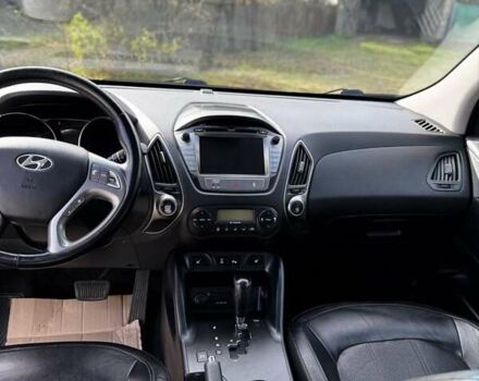 Белый Хендай их35, объемом двигателя 2 л и пробегом 209 тыс. км за 16000 $, фото 15 на Automoto.ua