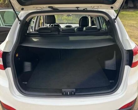 Белый Хендай их35, объемом двигателя 2 л и пробегом 209 тыс. км за 16000 $, фото 17 на Automoto.ua