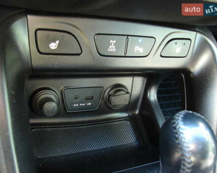 Белый Хендай их35, объемом двигателя 2 л и пробегом 128 тыс. км за 15500 $, фото 24 на Automoto.ua