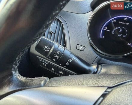 Белый Хендай их35, объемом двигателя 2 л и пробегом 182 тыс. км за 16699 $, фото 24 на Automoto.ua