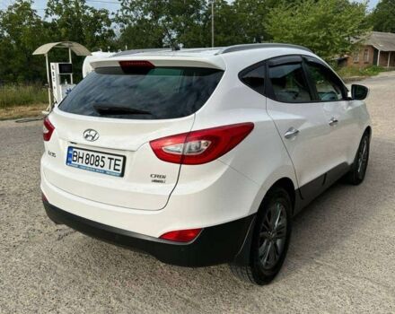 Белый Хендай их35, объемом двигателя 2 л и пробегом 159 тыс. км за 16000 $, фото 2 на Automoto.ua